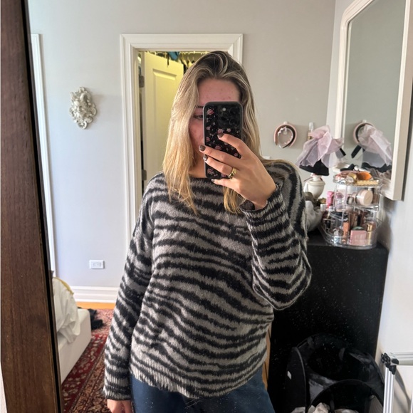 Bloomingdale’s C Cashmere zebra sweater size L - Picture 1 of 2